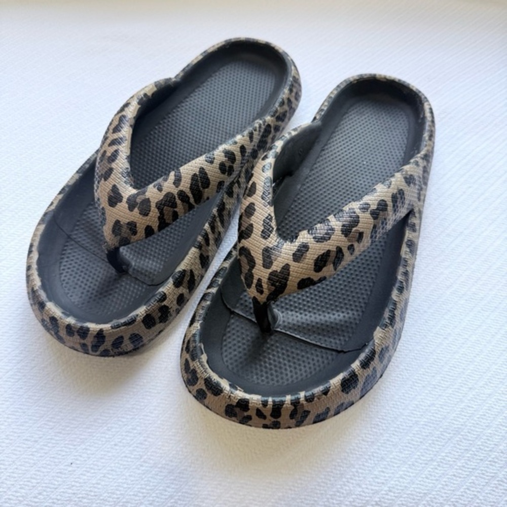 Cloudies leopard print sandals size 42-43 (Women’s 9.5-10)